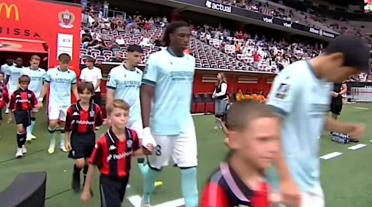 Ciel ! Ce maillot...
